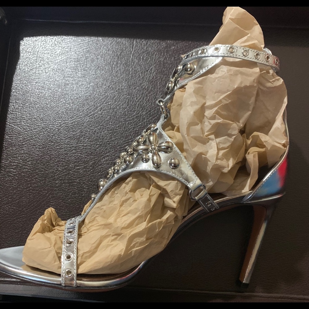 Alaia - Picture 3 of 8